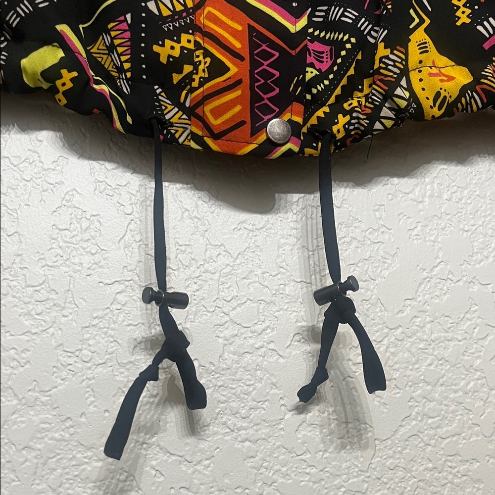 Women’s Size 6 Colorful Geometric Pattern Bomber Jacket - Picture 4 of 7